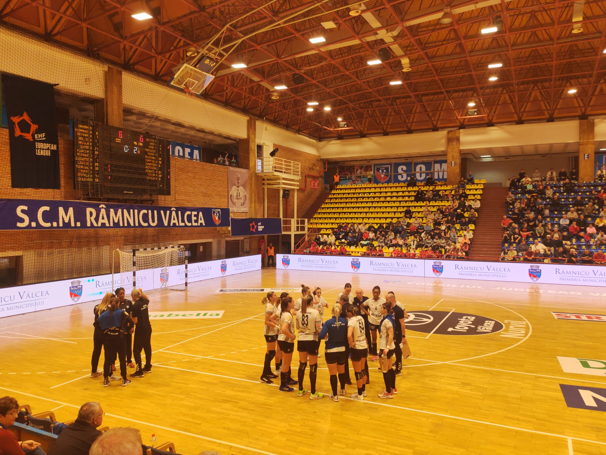 CSM Târgu Jiu, învinsă la Vâlcea. SCM Râmnicu Vâlcea - CSM Târgu Jiu 46 ...