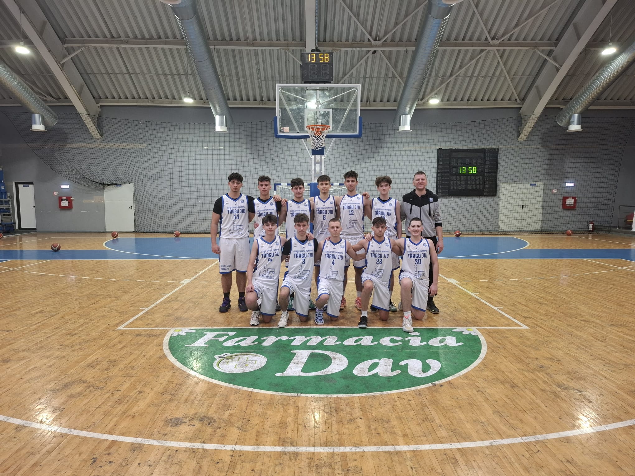 Baschetbaliștii U18 CSM Târgu Jiu merg în acest weekend în Transilvania, la Sibiu, pentru Turneul Semifinal. Gorjenii fac parte din Grupa 4. PROGRAM