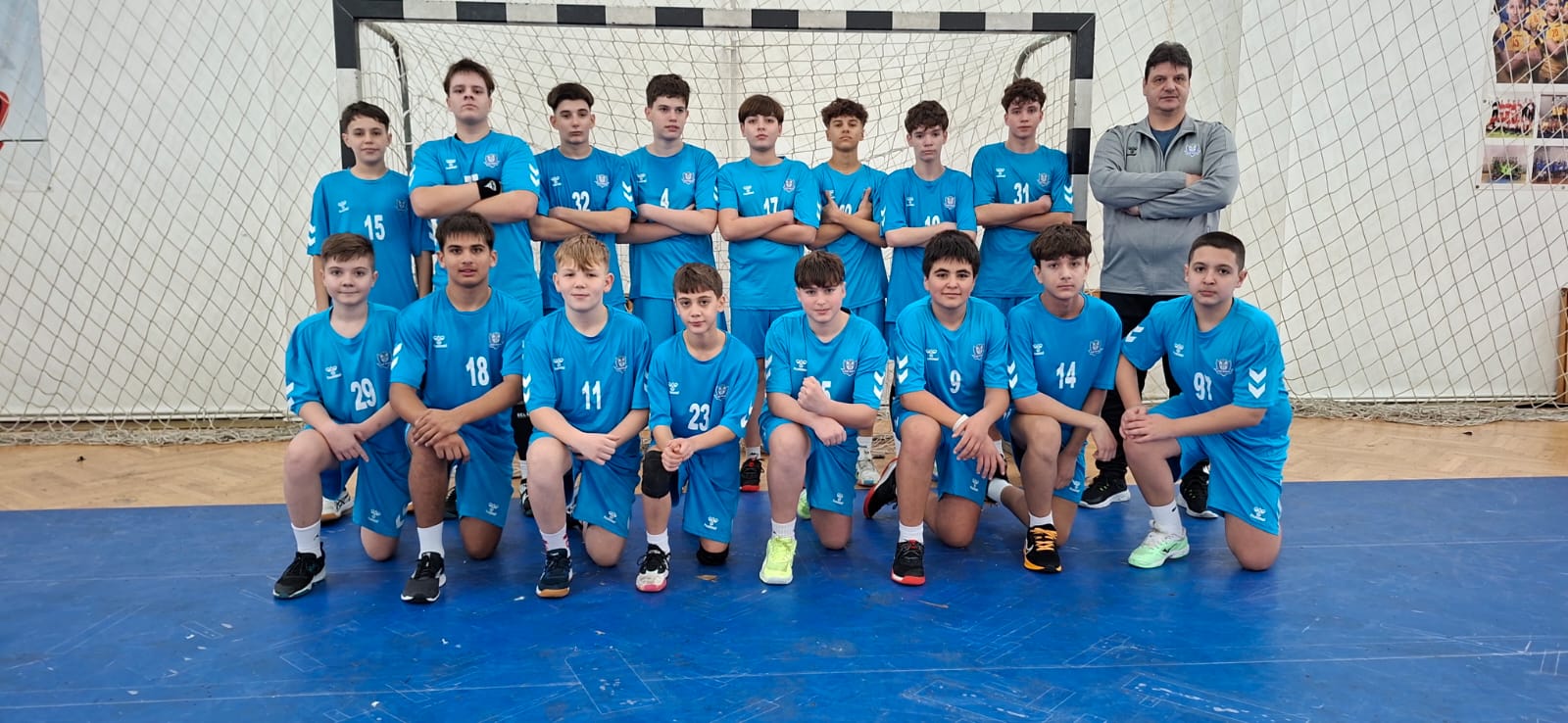 Juniorii 3 CSM Târgu Jiu continuă în acest weekend lupta pentru calificare la Turneul Semifinal. Duminică, 19 aprilie, ora 12.00: CSM Târgu Jiu – CSS Drobeta Turnu Severin