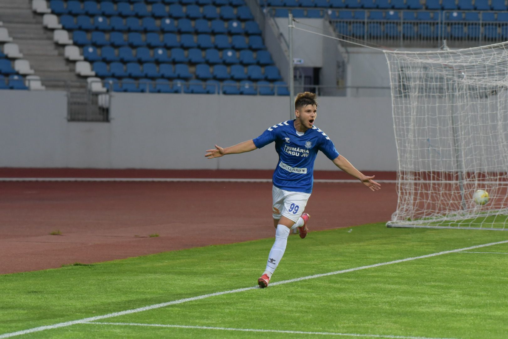 CSM Târgu Jiu a înregistrat a treia victorie consecutivă din play-out, după 3-1 cu Unirea Bascov