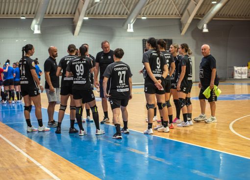 Zi de meci astăzi pentru CSM Târgu Jiu în Liga Florilor! CSM Târgu Jiu vs. CSM Târgu Mureș, ora 18.00. Hai la sală să susținem echipa orașului Târgu Jiu în primul meci din acest sezon!