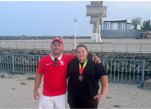 Aur pentru CSM Târgu Jiu la Campionatul Național de lupte pe plajă! Larisa Păducel a cucerit titlu de campioană națională la U20, la categoria +70 kg