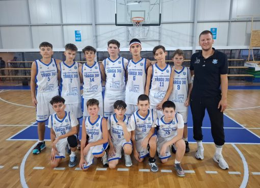 Debut de sezon dificil pentru baschetbaliștii U14 CSM Târgu Jiu. Băieții lui Stefan Nikolic și Alexandru Berca au pierdut ambele partide de la Râmnicu Vâlcea